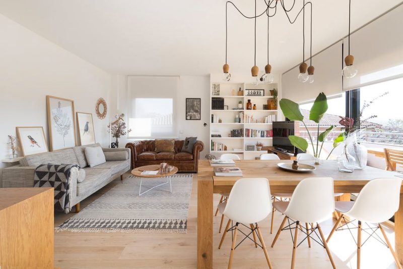 Déco chaleureuse dans un appartement moderne