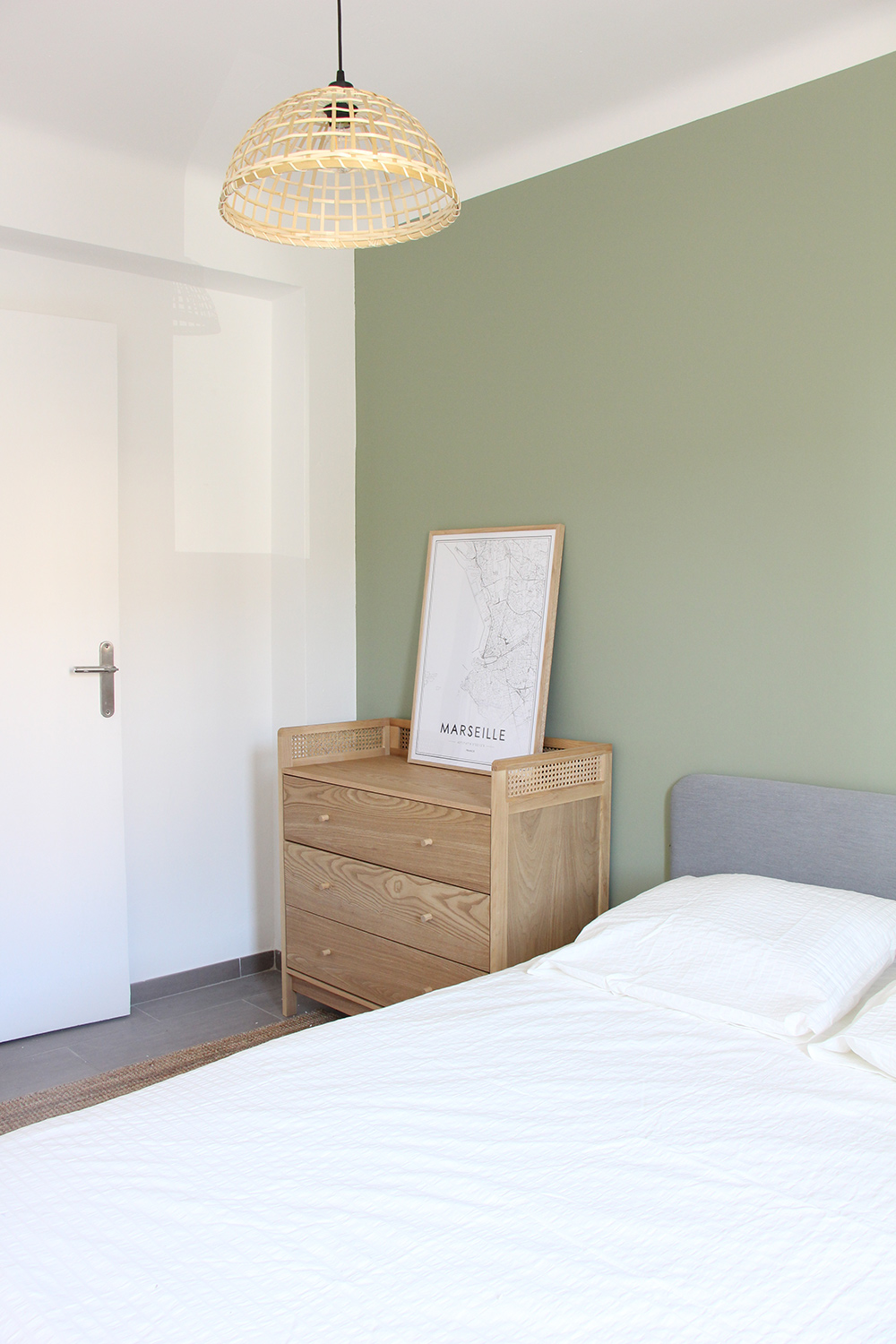 avant-après déco chambre vert de gris